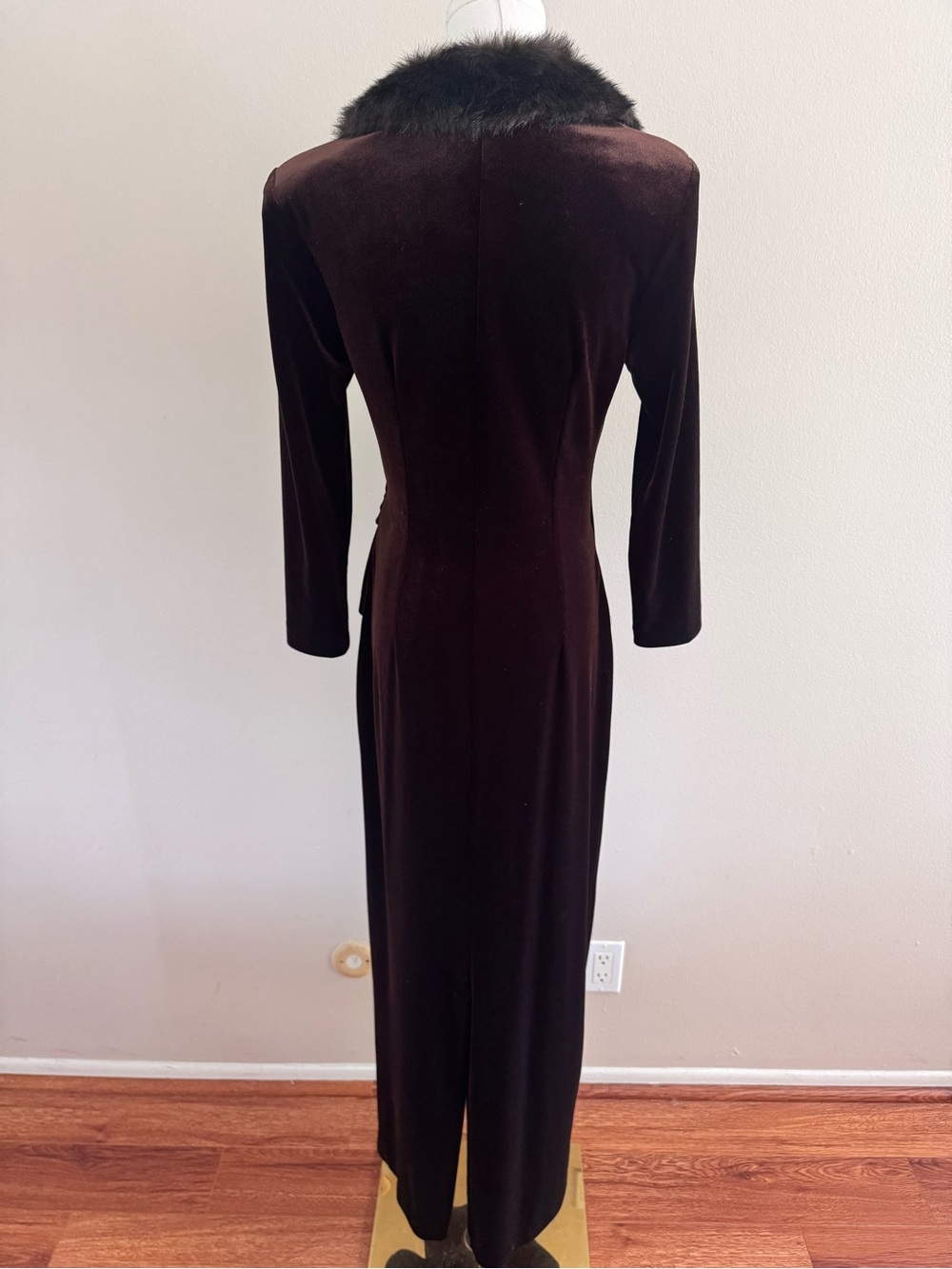Vintage Patra Brown Velvet Long Sleeve Dress with Fur Collar - Picture 3 of 9